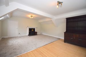 Living/dining room - click for photo gallery